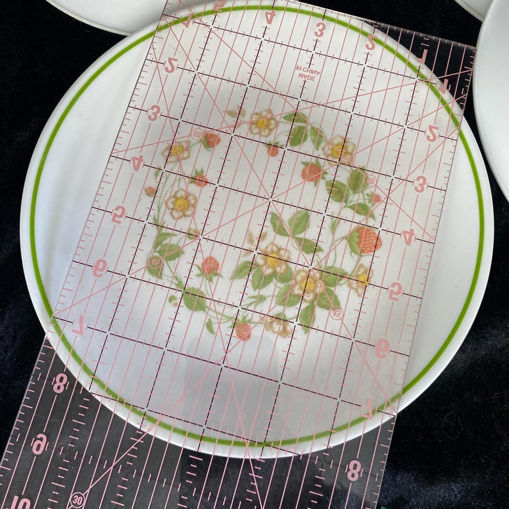 4 Vintage Corelle Strawberry Sundae Luncheon Plates Red Green - Picture 7 of 8